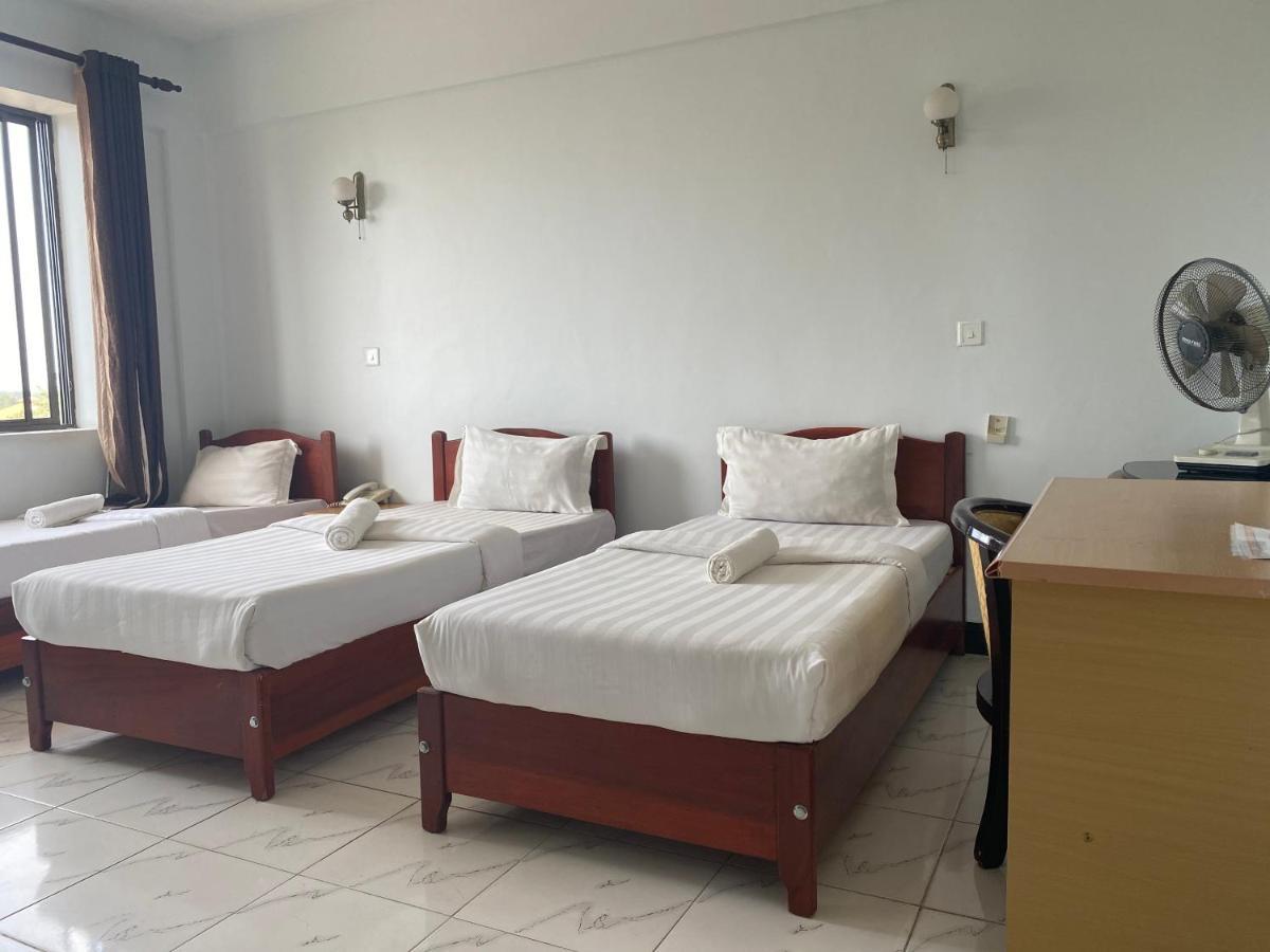 Panama Inn Moshi Esterno foto