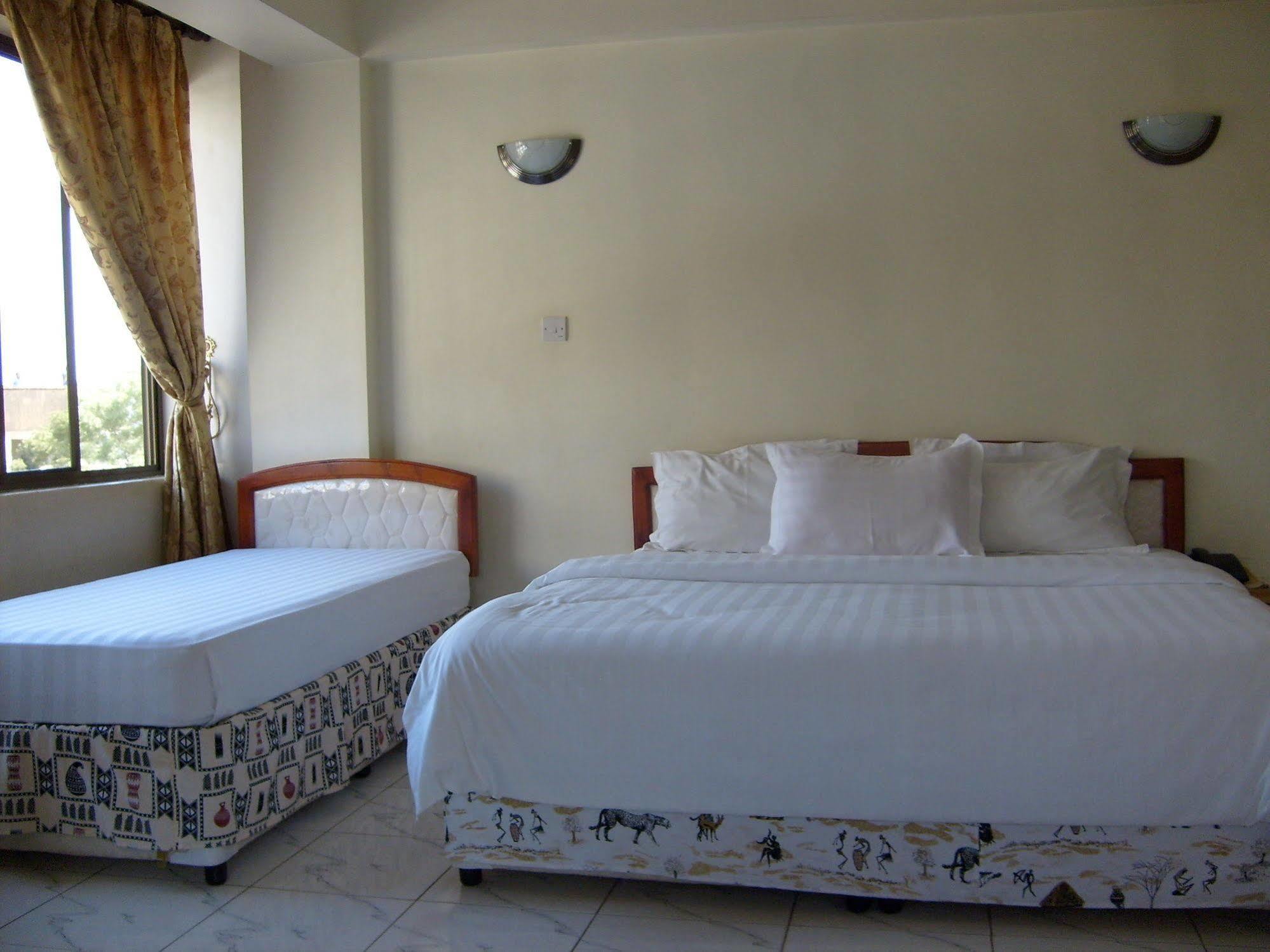 Panama Inn Moshi Esterno foto